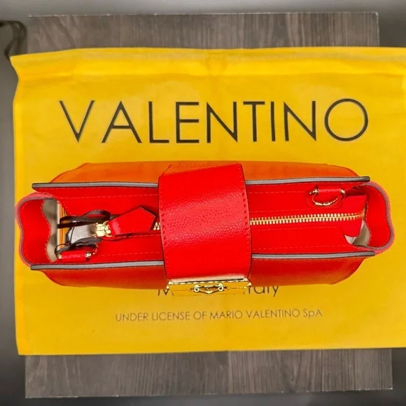 VALENTINO BY MARIO VALENTINO|PRICE FIRM💲
Red Kiki Leather Shoulder Bag-Pre-Loved - Picture 2 of 10
